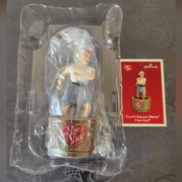 Hallmark I Love Lucy Ornament - Picture 4 of 4